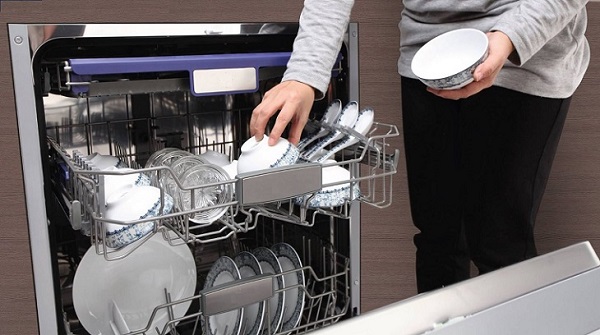 Máy rửa bát có khả năng làm sạch và diệt khuẩn 99,99%