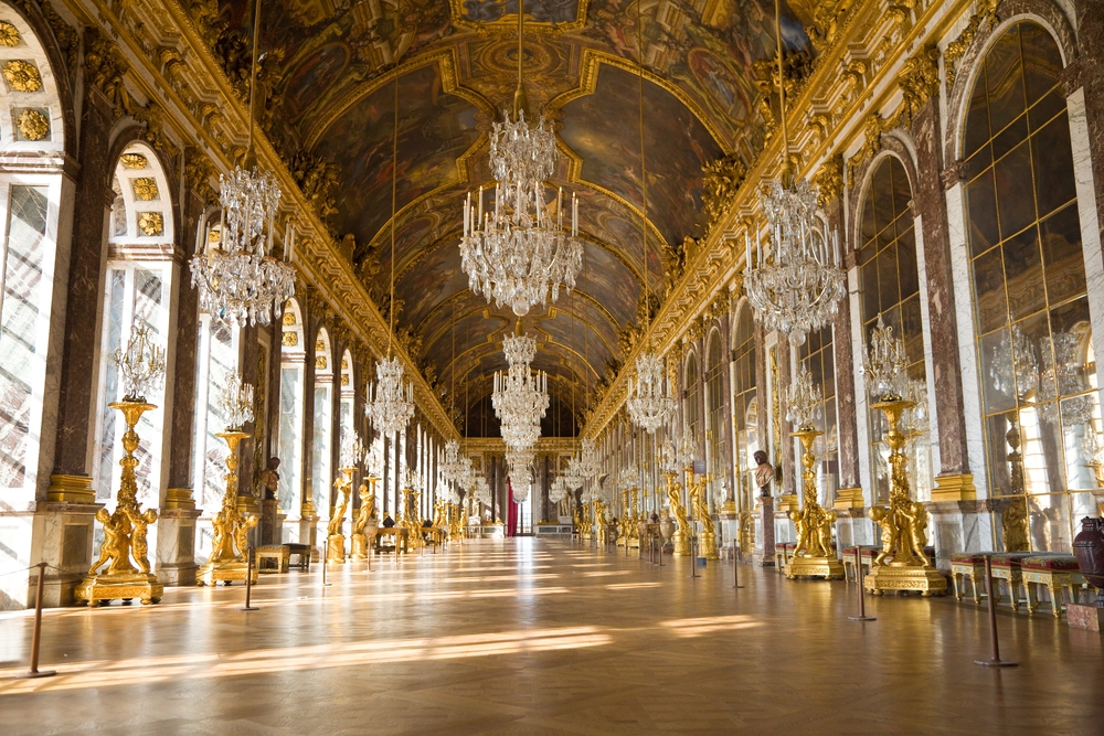 Bên trong cung điện Versailles