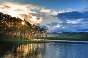 Cảnh sắc thiên nhiên đầy thơ mộng tại hồ Tuyền Lâm