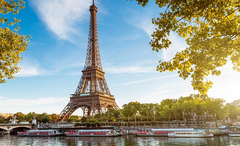Tháp Eiffel là điểm đến đại diện cho Paris