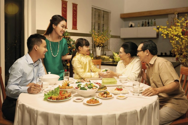 Mâm cơm gia đình Việt Nam