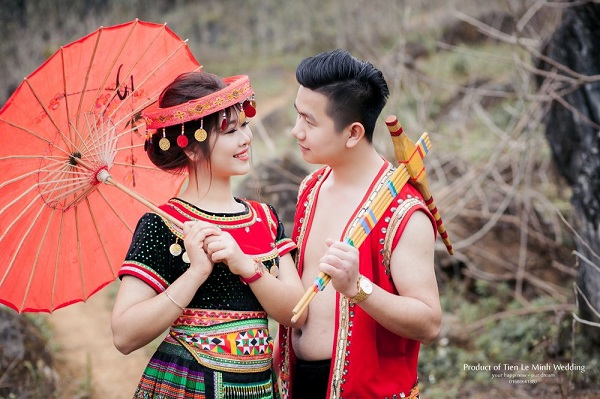 Đặc sắc trang phục cưới Việt Nam của người H'mông-Trang phục cưới