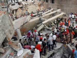Bangladesh: Biểu tình dữ dội sau vụ sập nhà máy khiến 300 người chết