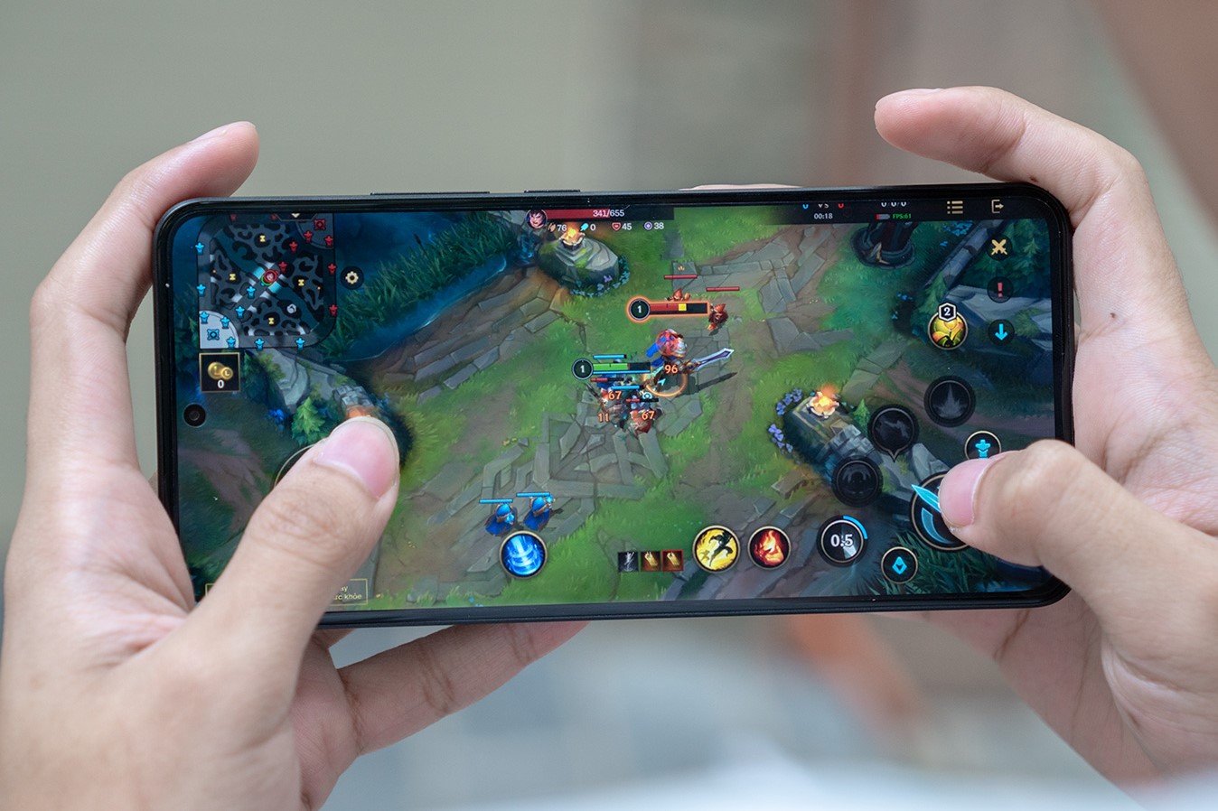 Xiaomi 13T Pro được sử dụng để chơi game.