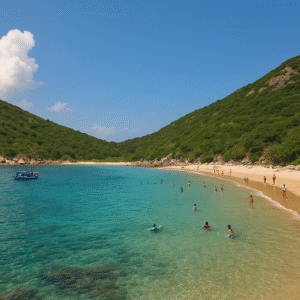 Khung cảnh bãi biển Vĩnh Hy vào mùa hè với nước biển xanh ngắt, bầu trời trong xanh, du khách tắm biển thư giãn dọc bãi cát cong uốn lượn giữa hai ngọn đồi phủ đầy cây xanh.