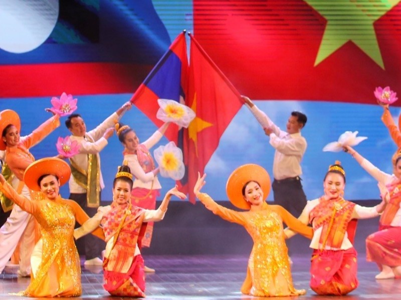 Giao lưu Văn hóa giữa Việt Nam và Lào