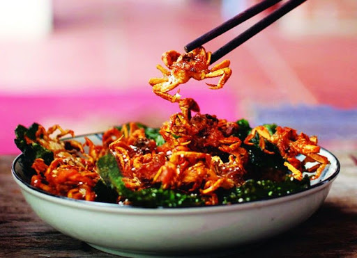 Cua đồng rang lá lốt, một món ăn dân dã và phổ biến tại Ninh Bình