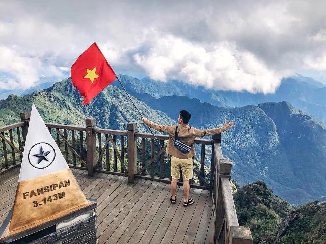 Check-in tại đỉnh núi Fansipan - tour du lịch trong nước