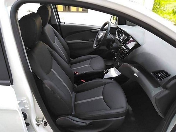Khoang nội thất của ô tô Fadil 2020 được thiết kế với 2 tone màu chủ đạo đen và xám