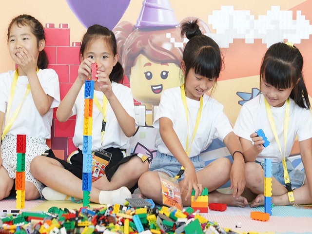 Các bé có thể thỏa thích phát huy trí tưởng tượng của mình với Lego – Mô hình lego