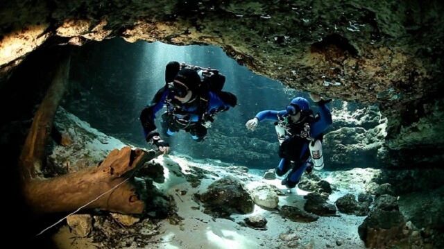 Cave Diving - môn thể thao mạo hiểm