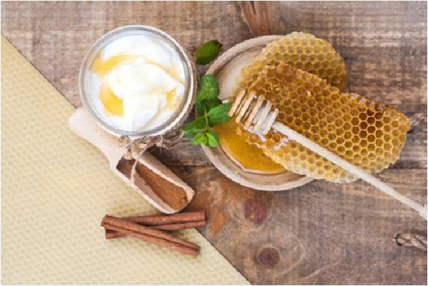 Mặt nạ mật ong và sữa chua không đường giúp da đàn hồi tốt - Làm đẹp bằng mật ong