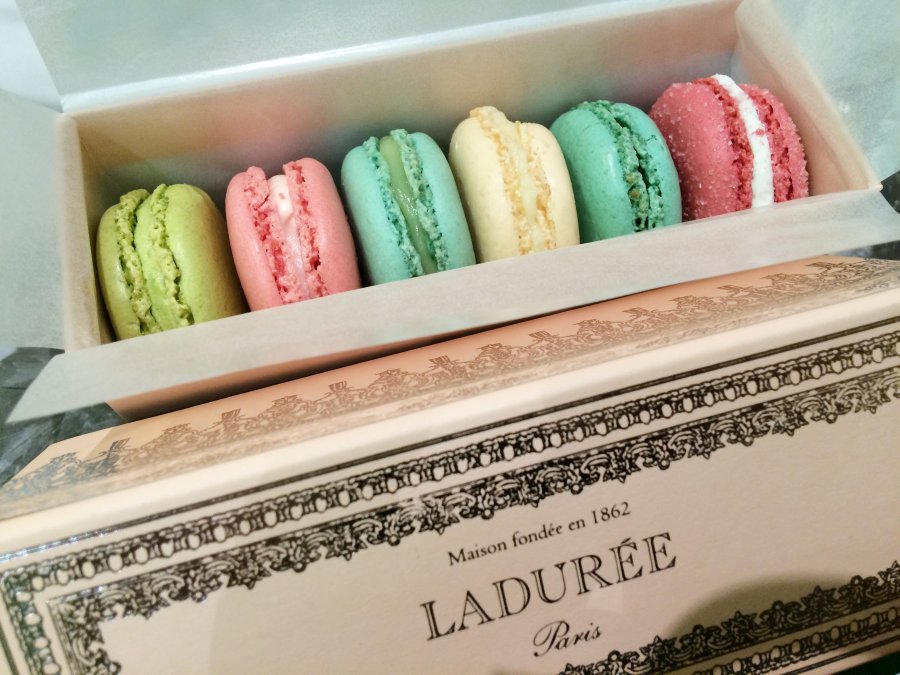 Ladurée Macarons - Cửa hàng macaron nổi tiếng ở Paris
