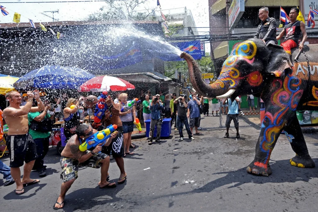 Lễ hội té nước Songkran truyền thống- Du lịch Thái Lan